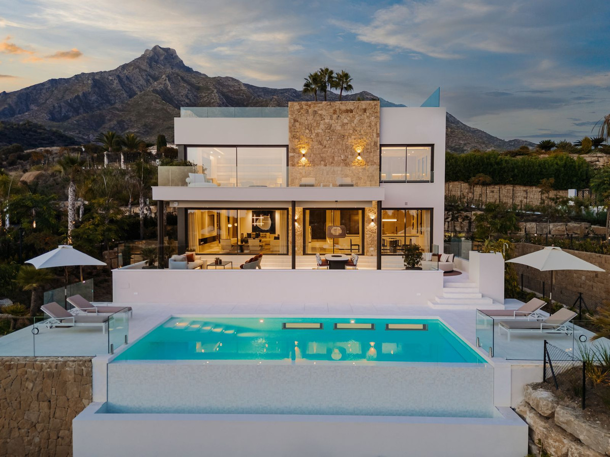 luxo-estate-1 Marbella Golden Mile Marbella villa 5 Bedrooms