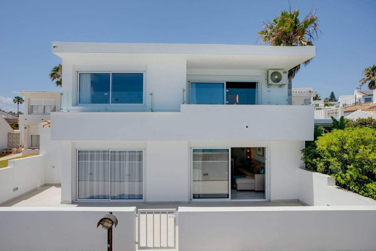 luxo-estate-1 Estepona villa 3 Bedrooms