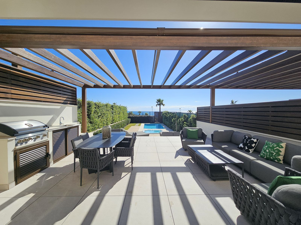luxo-estate-1 New Golden Mile Estepona townhouse 4 Bedrooms