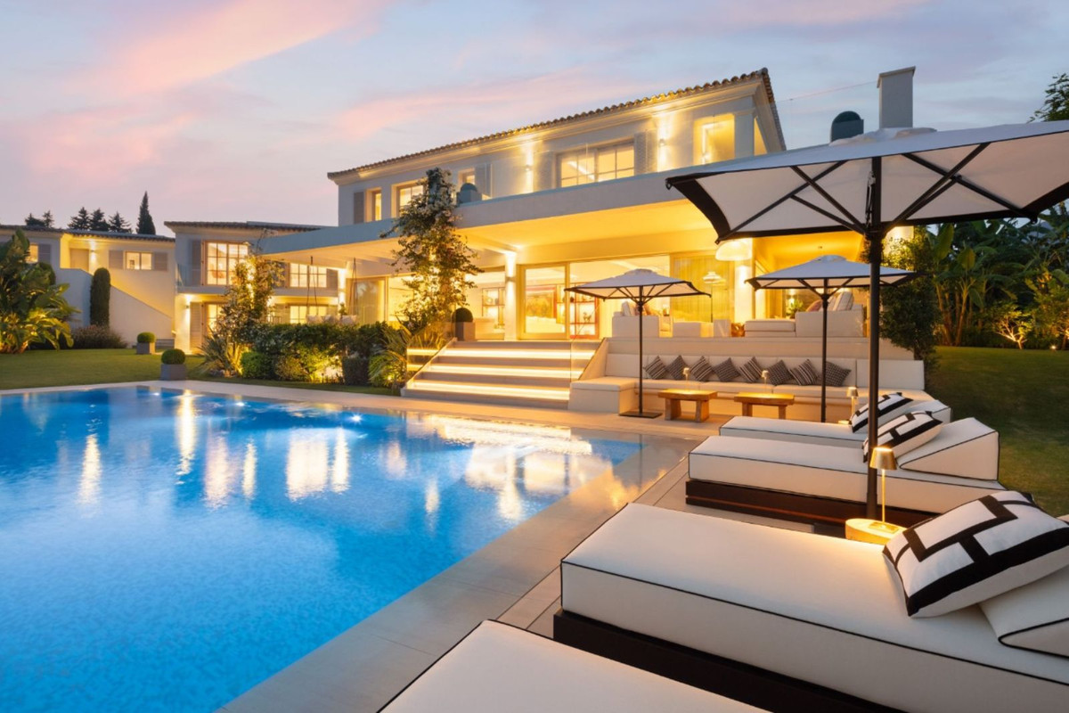 luxo-estate-1 Nueva Andalucia Marbella villa 6 Bedrooms
