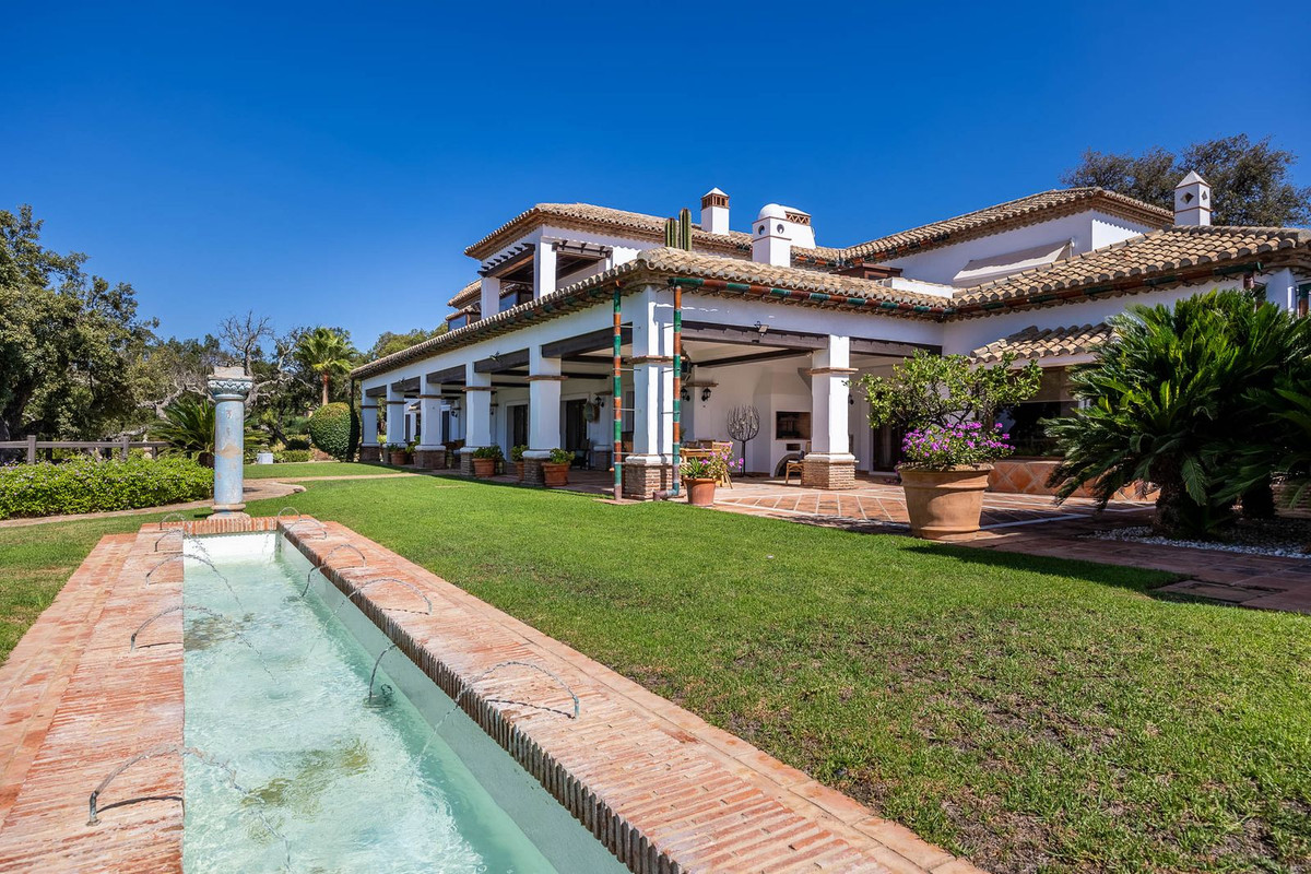 luxo-estate-1 La Mairena Marbella country-house 7 Bedrooms