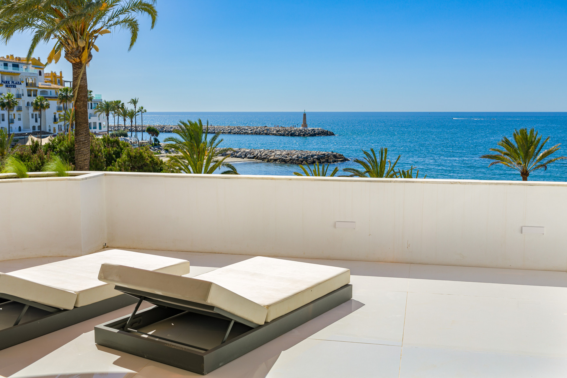 luxo-estate-1 Puerto Banus Marbella apartment 4 Bedrooms