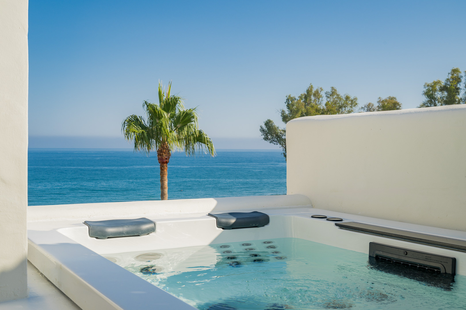 luxo-estate-1 Estepona penthouse 3 Bedrooms