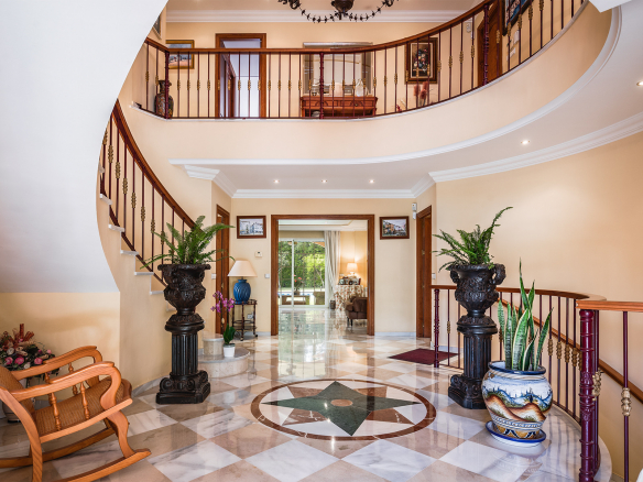 Nueva Andalucia Marbella villa 5 Bedrooms
