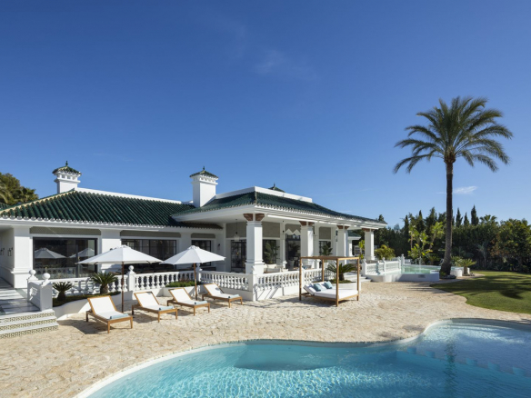 Nueva Andalucia Marbella villa 12 Bedrooms