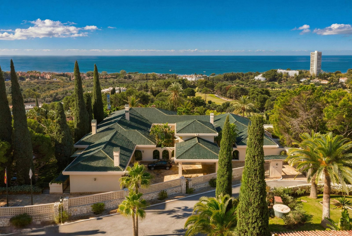 luxo-estate-1 Rio Real Marbella villa 10 Bedrooms