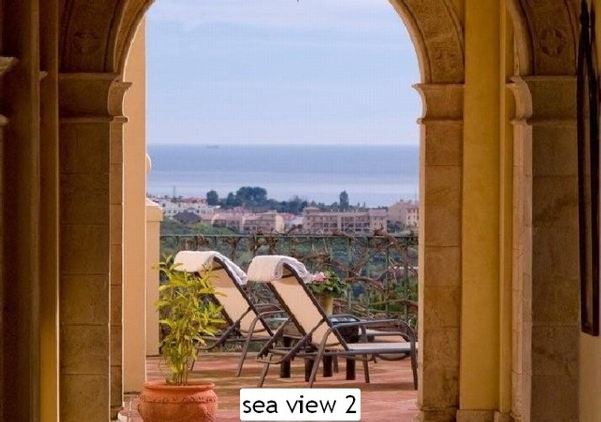 luxo-estate-1 Marbella villa 8 Bedrooms