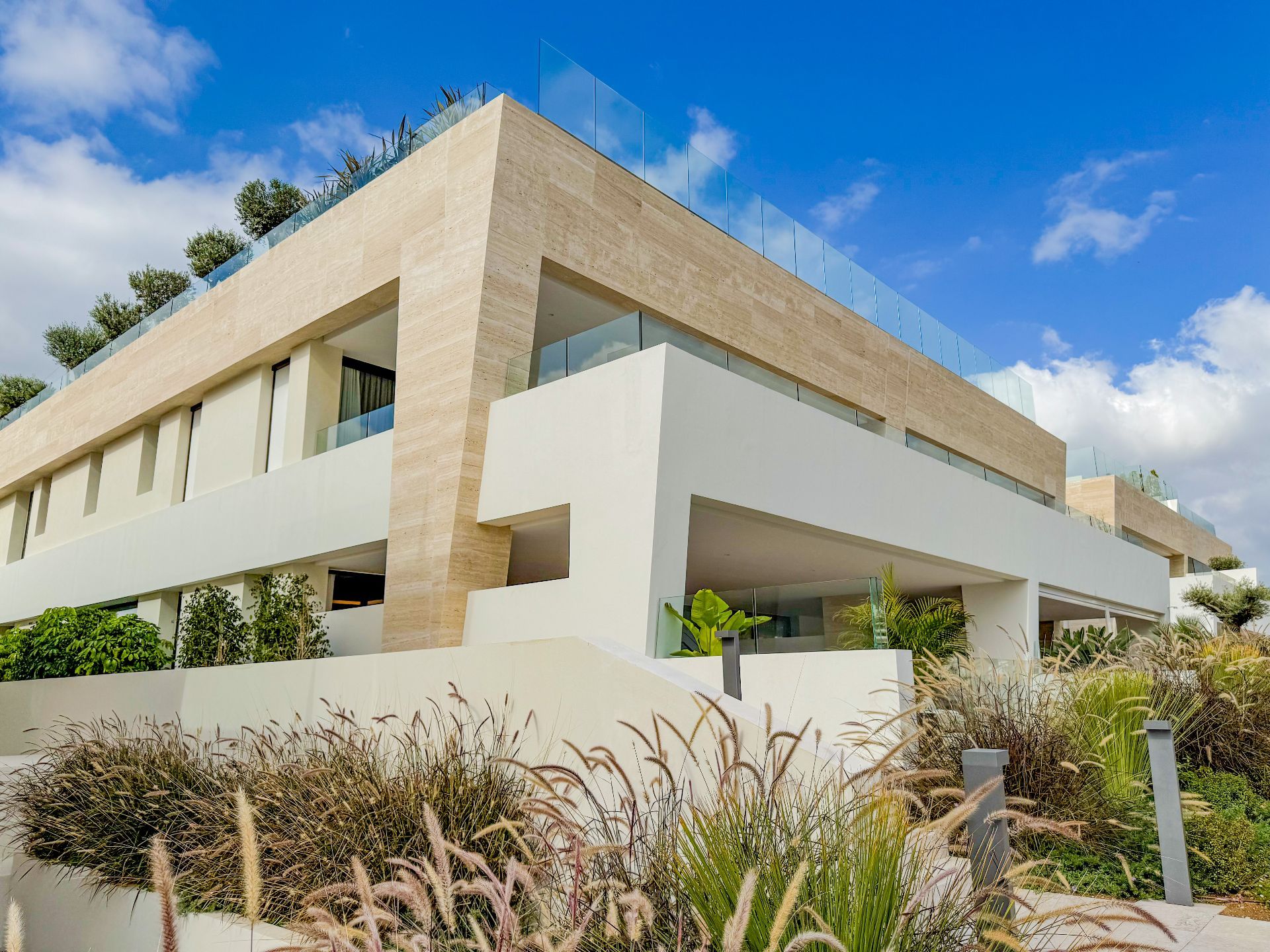 luxo-estate-1 Marbella Golden Mile Marbella apartment 5 Bedrooms