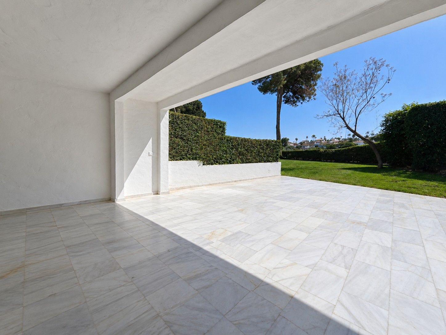 luxo-estate-1 Nueva Andalucia Marbella townhouse 4 Bedrooms