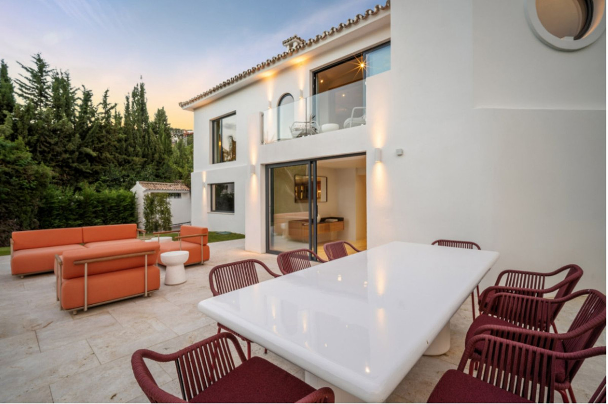 luxo-estate-1 Nueva Andalucia Marbella villa 4 Bedrooms
