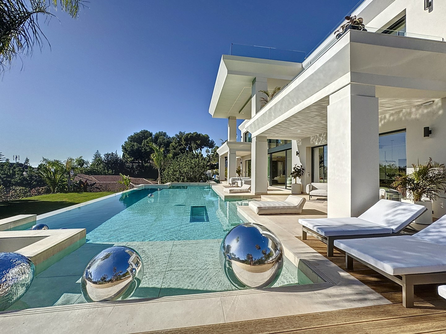 luxo-estate-1 Sierra Blanca Marbella villa 7 Bedrooms