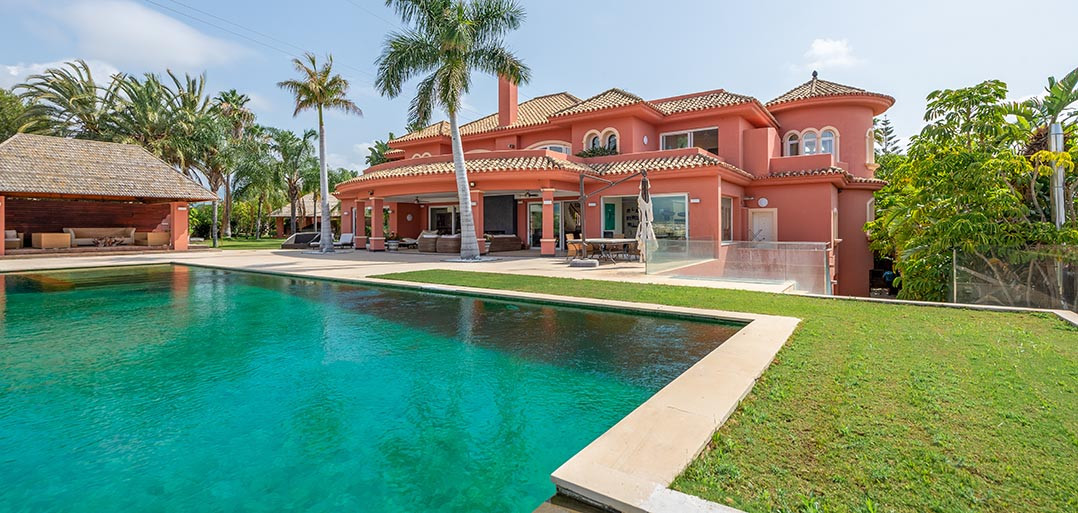 Estepona villa 8 Bedrooms
