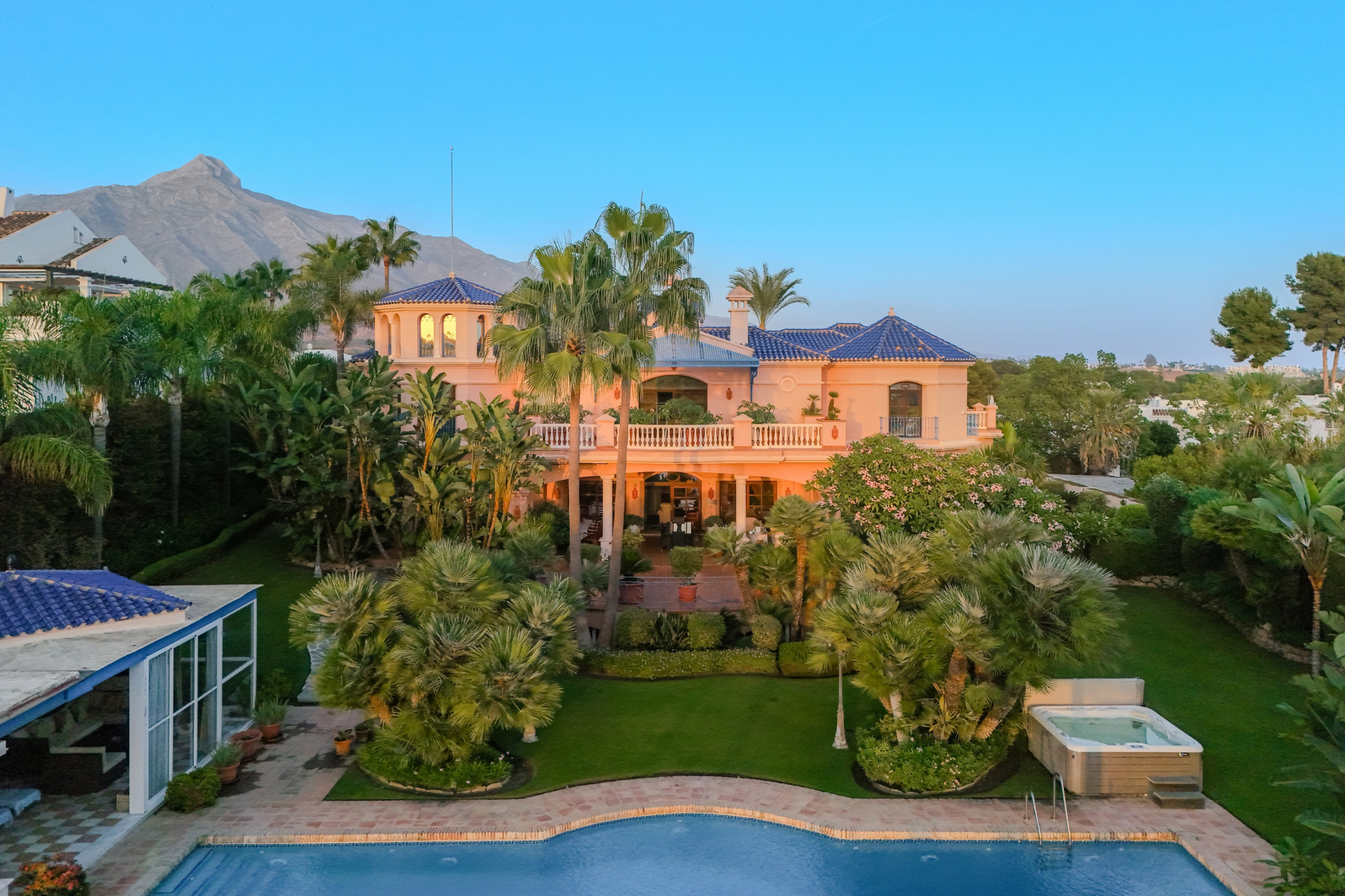 default Nueva Andalucia Marbella villa 6 Bedrooms