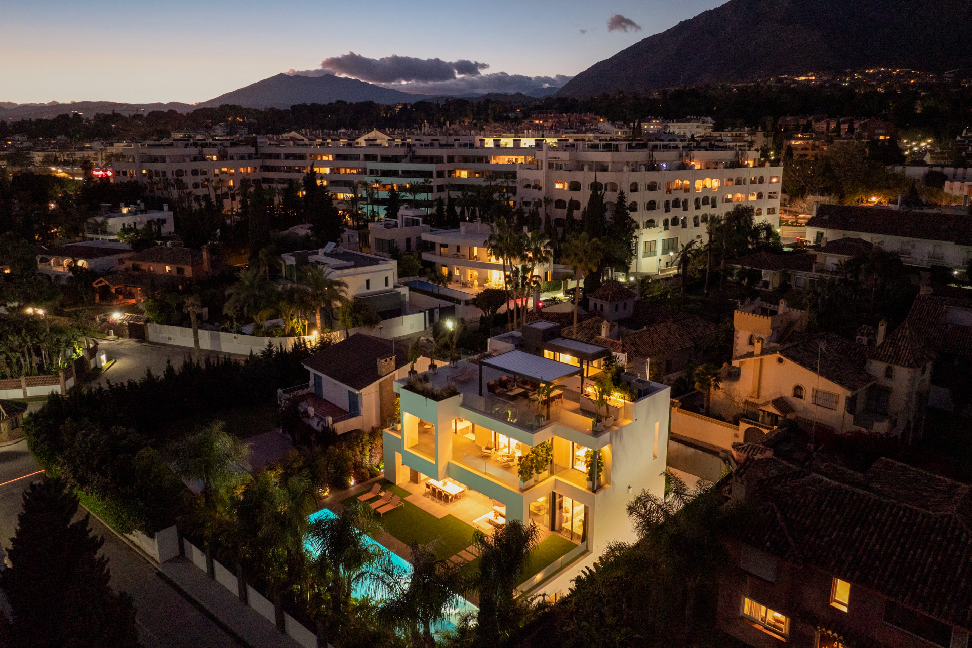 luxo-estate-1 Marbella Golden Mile Marbella villa 5 Bedrooms