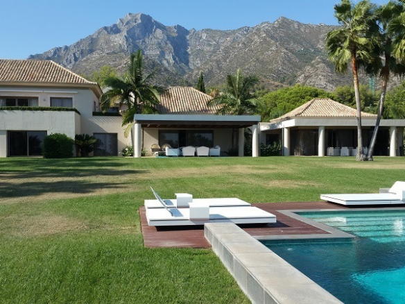 Luxury Mansion for Sale in Sierra Blanca Marbella