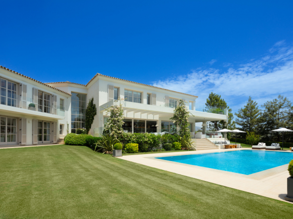 Nueva Andalucia Marbella villa 6 Bedrooms