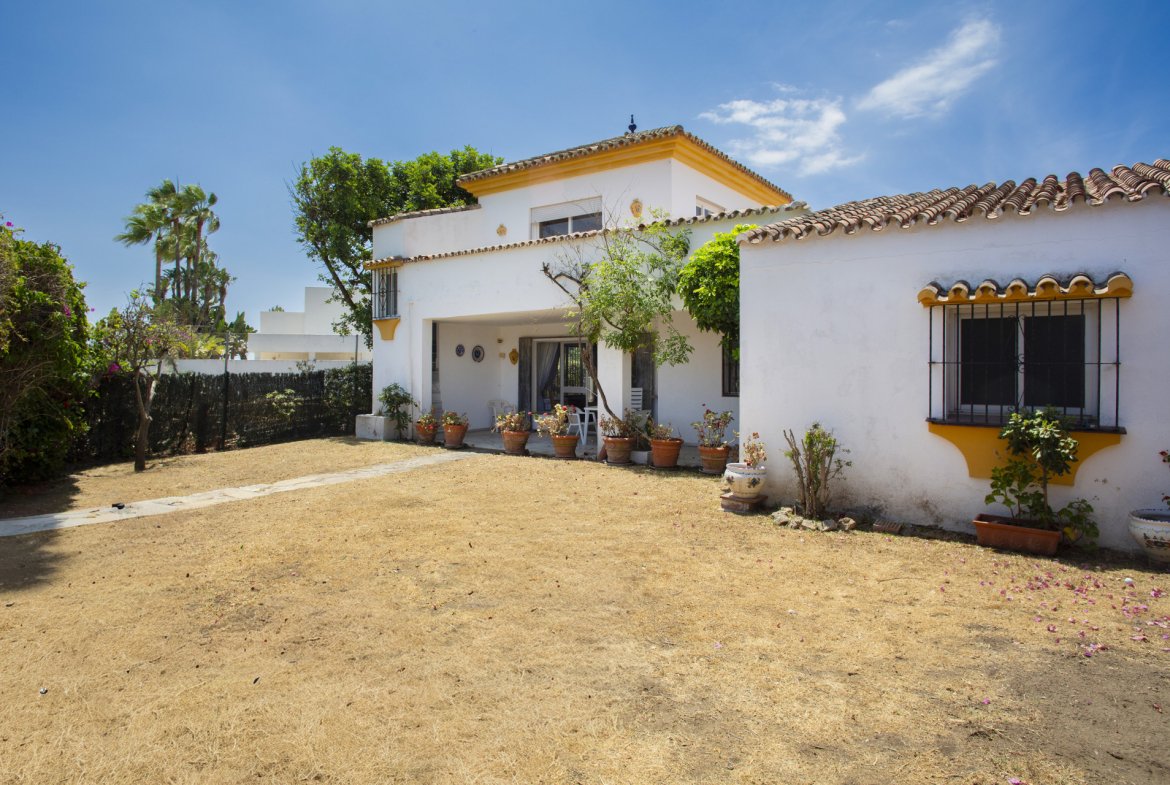 Guadalmina Baja San Pedro Alcantara villa 4 Bedrooms
