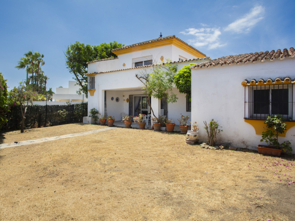 Guadalmina Baja San Pedro Alcantara villa 4 Bedrooms