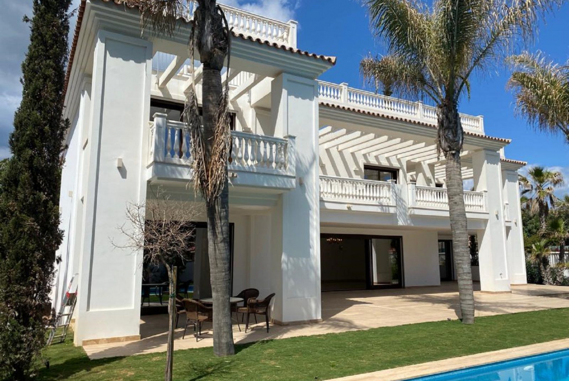 Estepona villa 6 Bedrooms