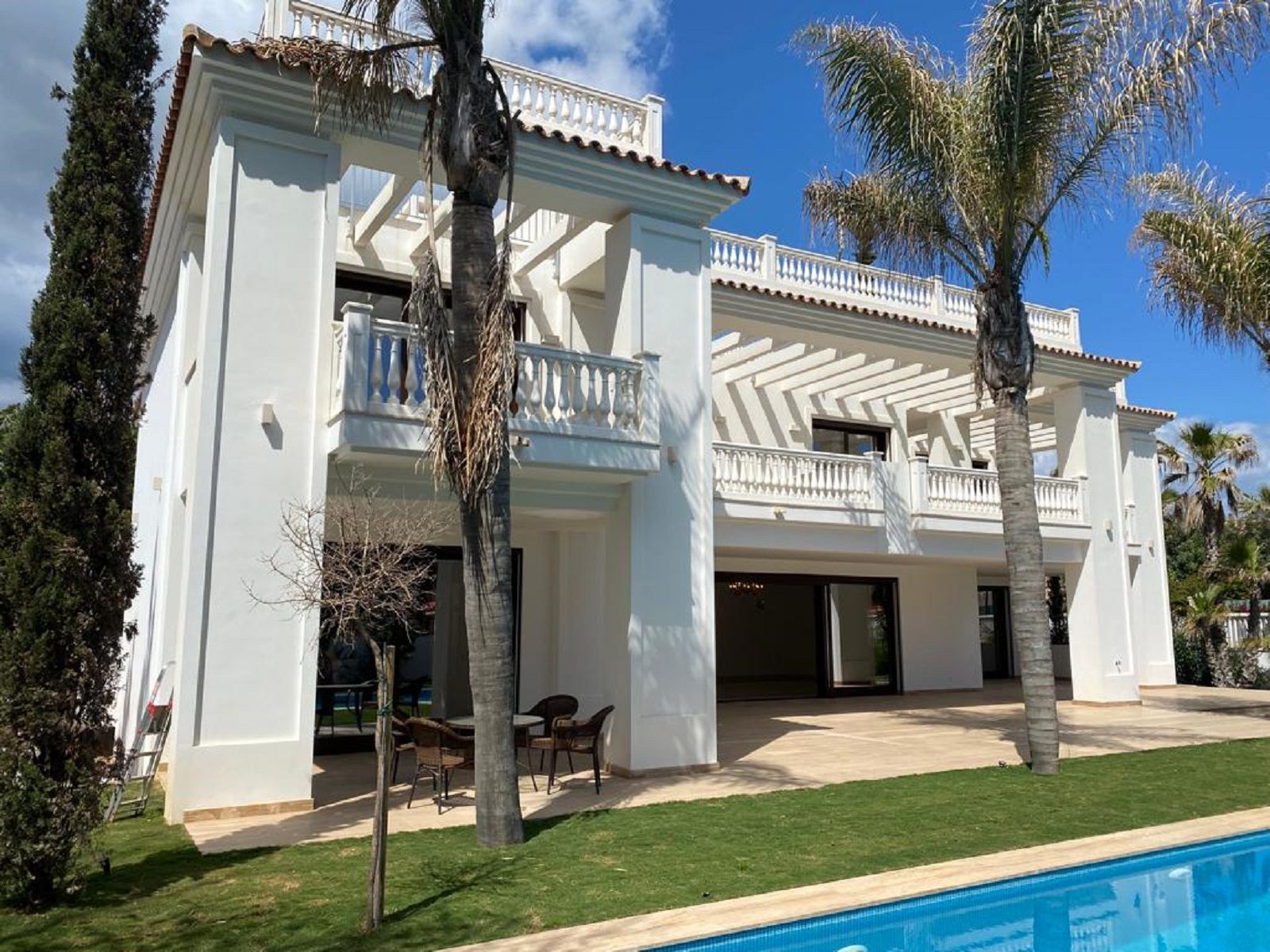 luxo-estate-10 Estepona villa 6 Bedrooms