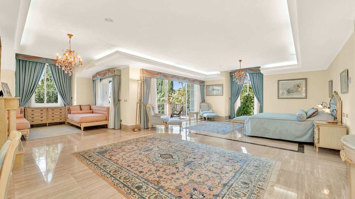 luxo-estate-10 Sierra Blanca Marbella villa 6 Bedrooms