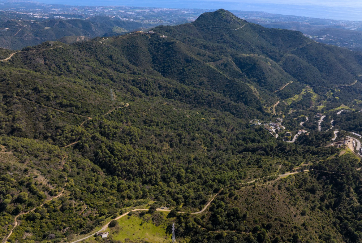 Monte Mayor Benahavis plot  Bedrooms