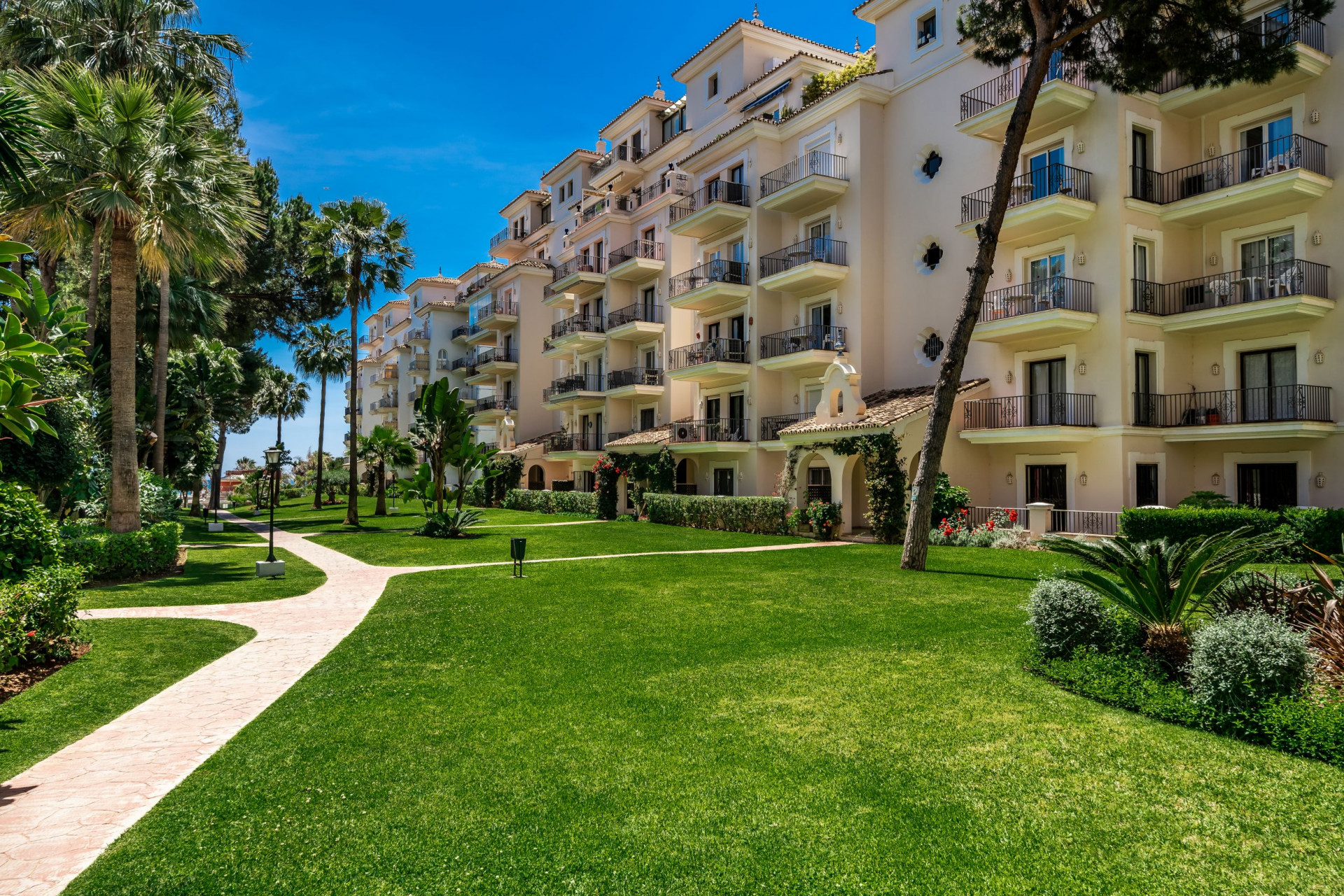 Puerto Banus Marbella penthouse 3 Bedrooms