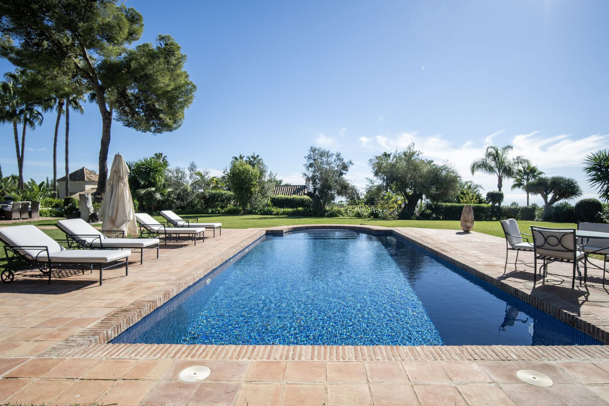 luxo-estate-10 Marbella Golden Mile Marbella villa 7 Bedrooms