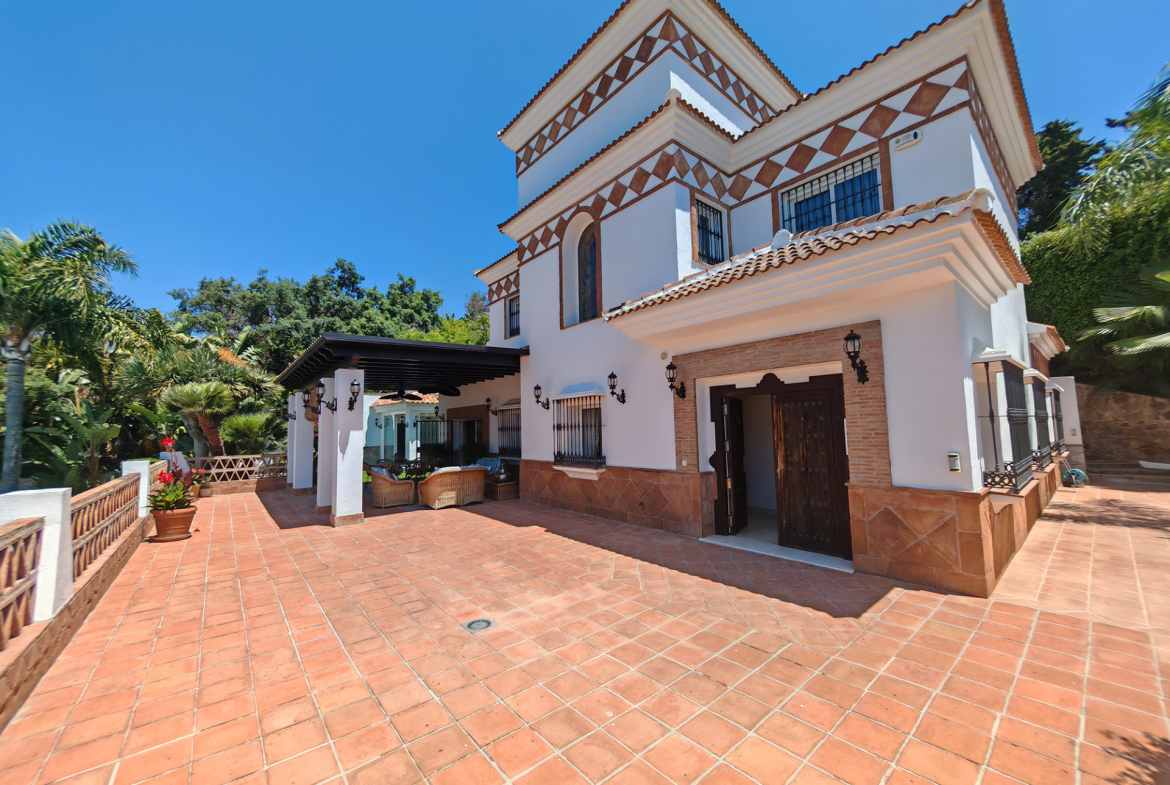 Elviria Marbella villa 4 Bedrooms