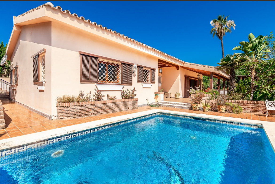 Rio Real Marbella villa 4 Bedrooms
