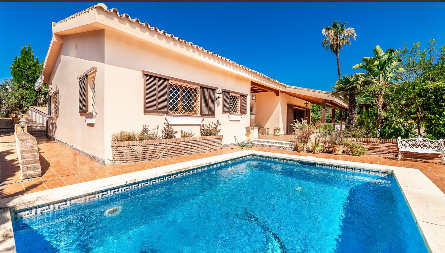 Rio Real Marbella villa 4 Bedrooms
