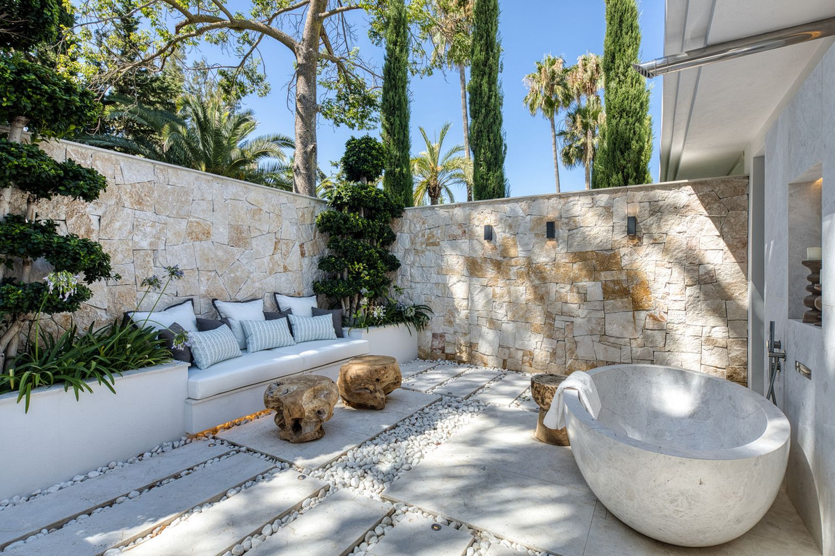 luxo-estate-10 Nueva Andalucia Marbella villa 7 Bedrooms