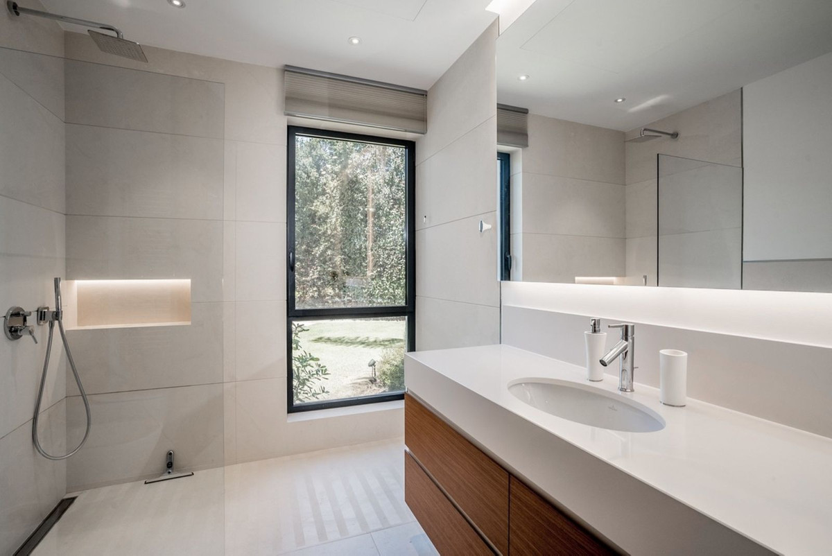 luxo-estate-10 Marbella Golden Mile Marbella villa 5 Bedrooms