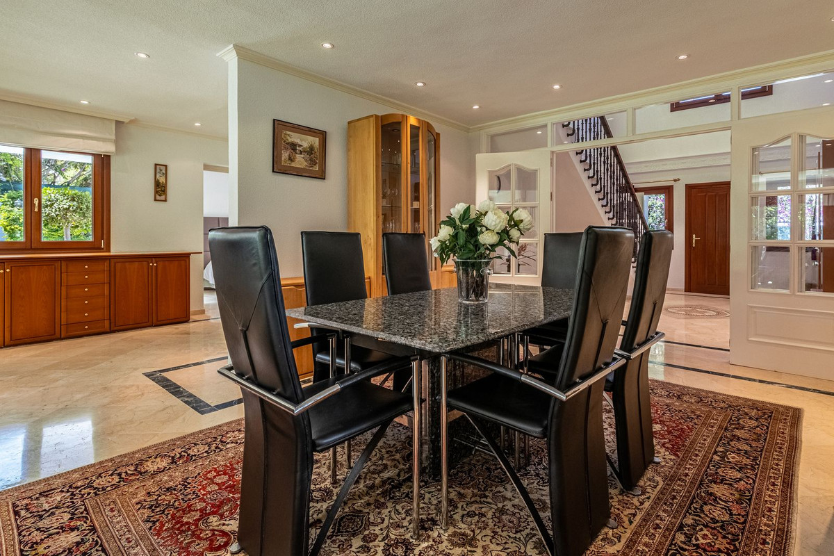 Cancelada Estepona villa 5 Bedrooms