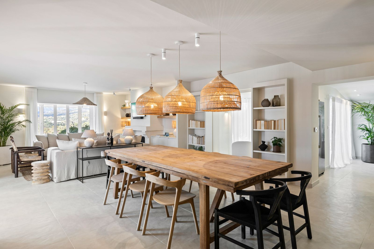 luxo-estate-10 Las Chapas Marbella villa 3 Bedrooms