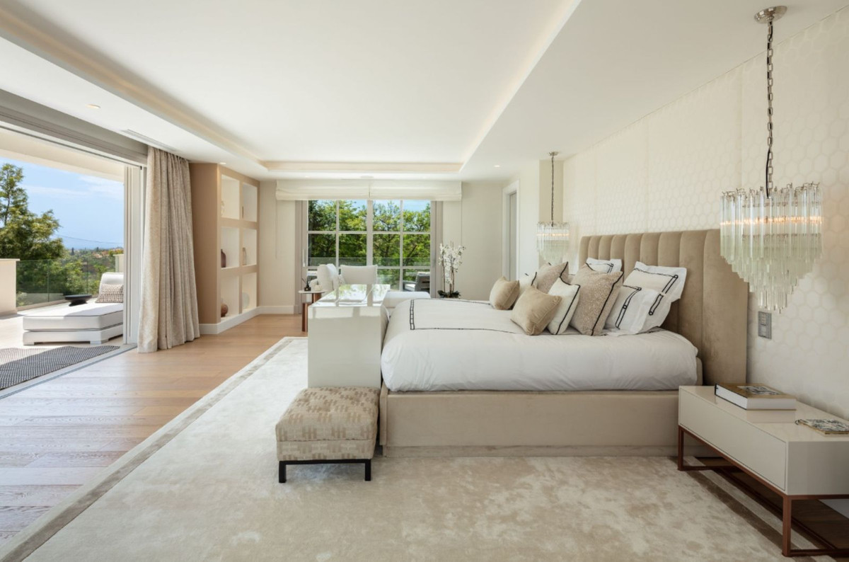 luxo-estate-10 Nueva Andalucia Marbella villa 6 Bedrooms