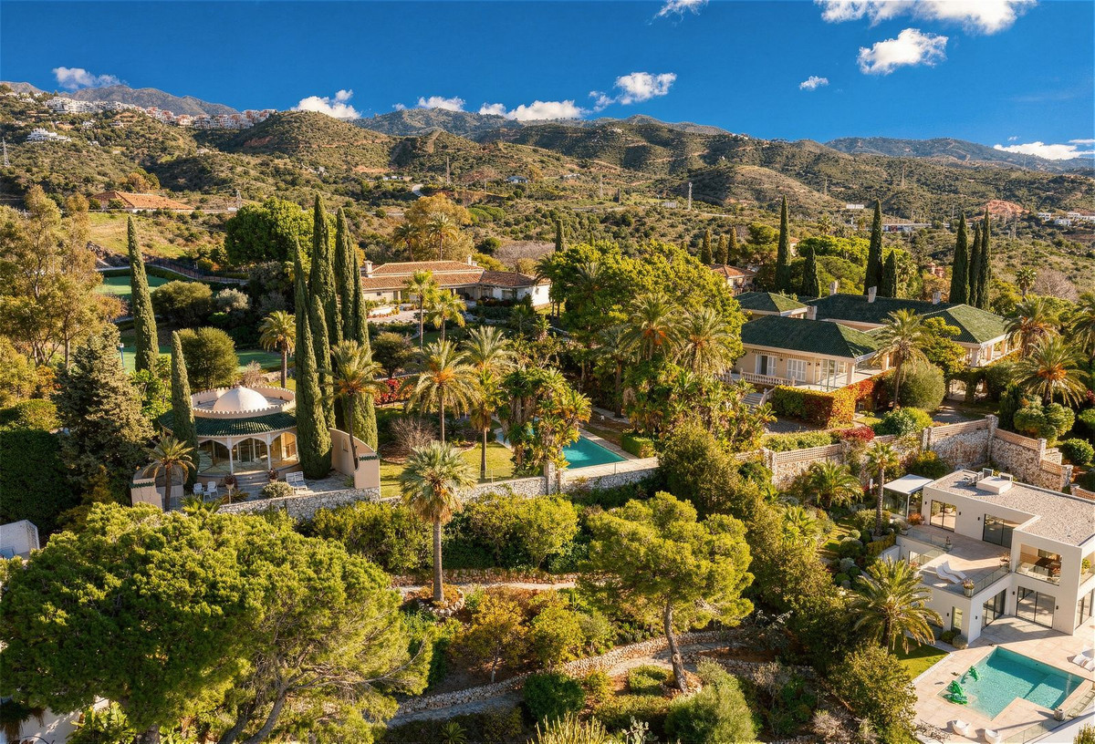 luxo-estate-10 Rio Real Marbella villa 10 Bedrooms