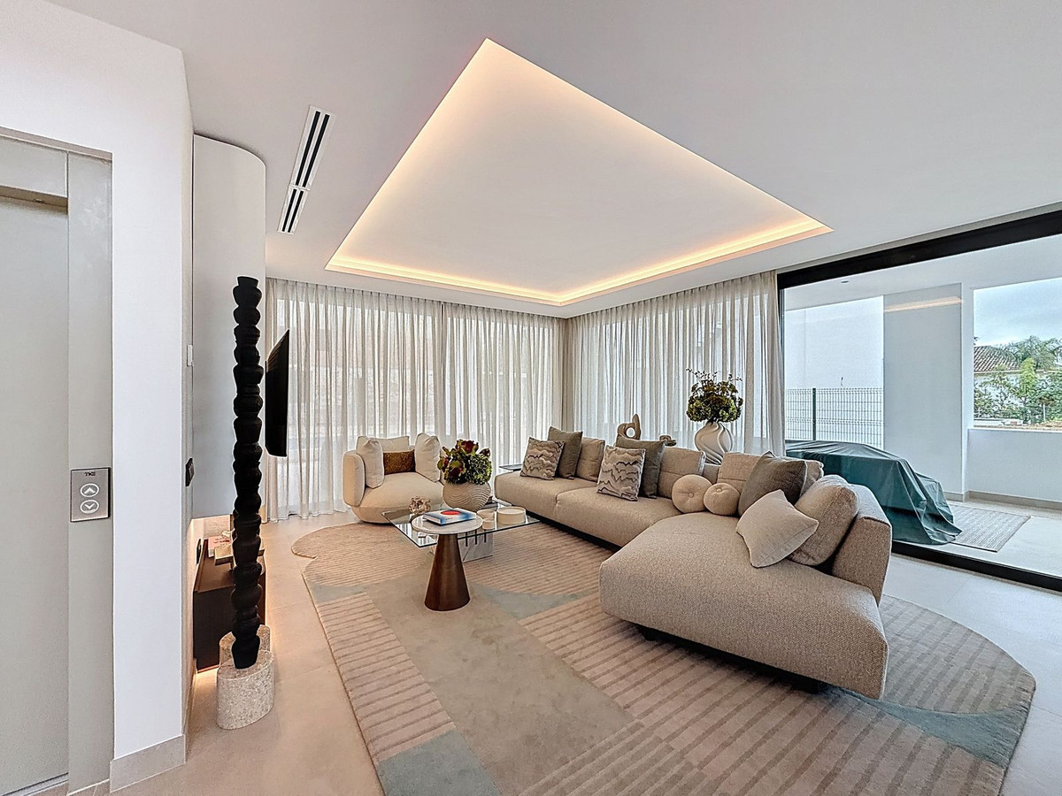 Nagueles Marbella villa 5 Bedrooms