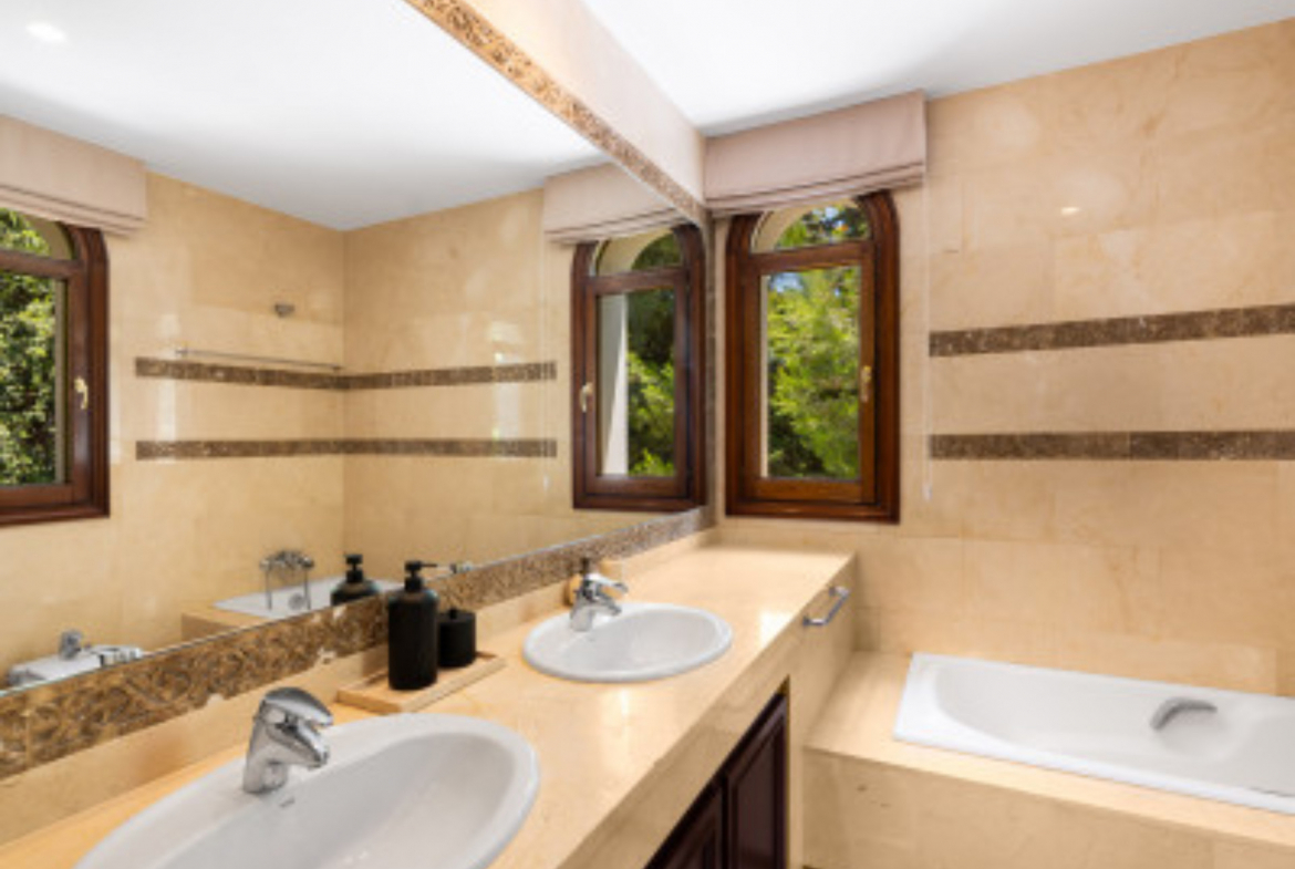 Sierra Blanca Marbella villa 6 Bedrooms