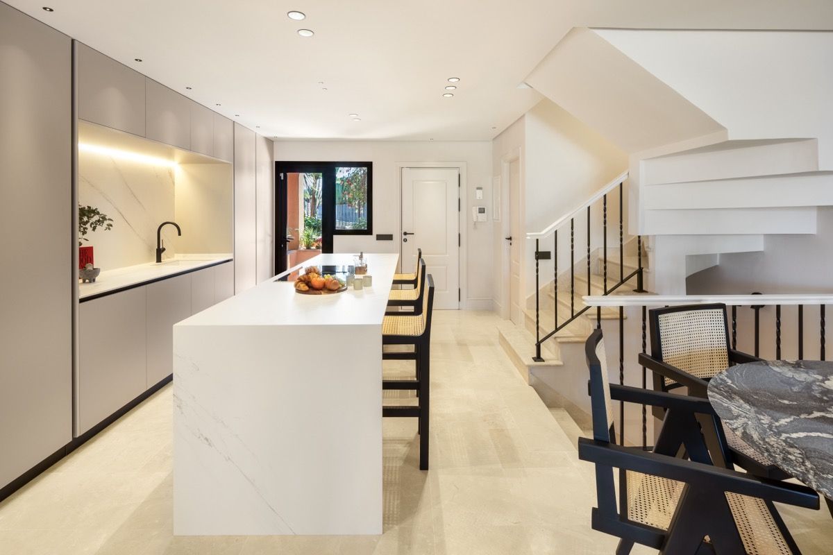 luxo-estate-10 Marbella Golden Mile Marbella townhouse 4 Bedrooms