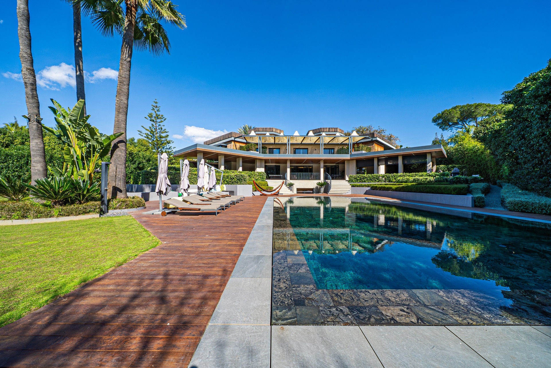 Luxury Frontline Golf Villa in Guadalmina Baja