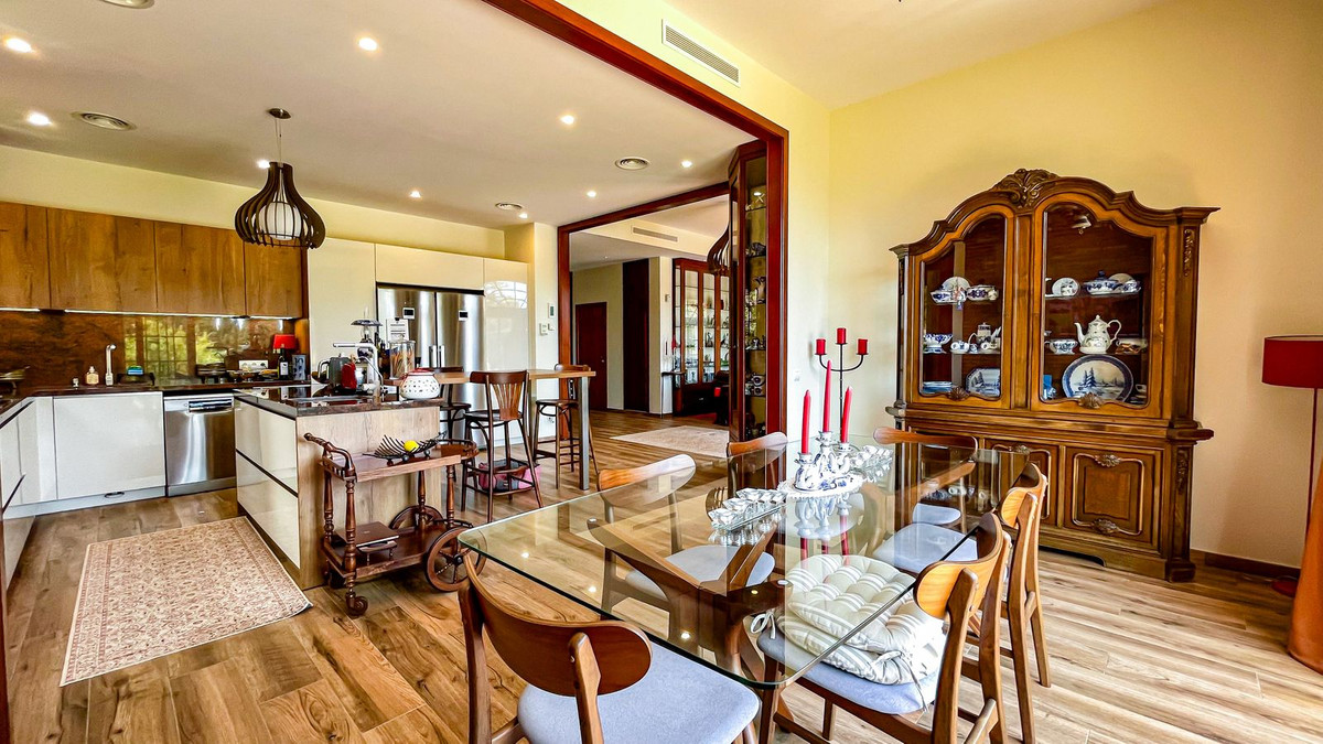 luxo-estate-10 El Rosario Marbella villa 6 Bedrooms