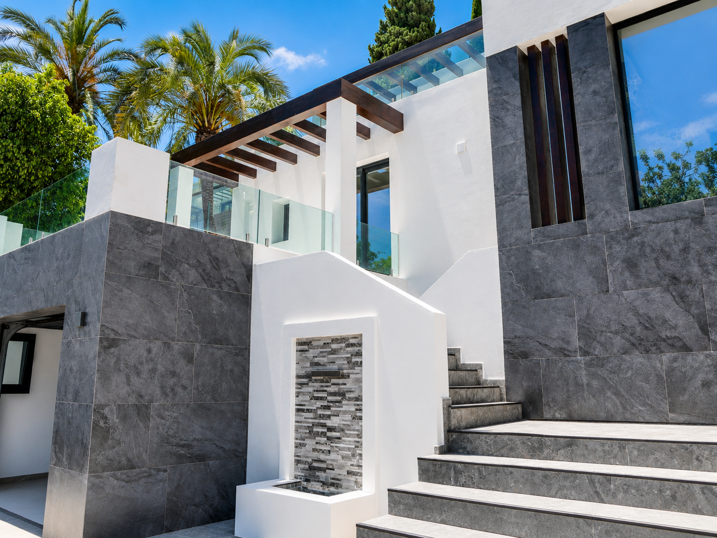 luxo-estate-10 Marbella villa 5 Bedrooms