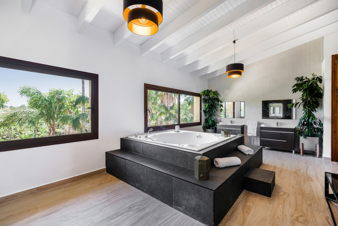 Nueva Andalucia Marbella villa 10 Bedrooms