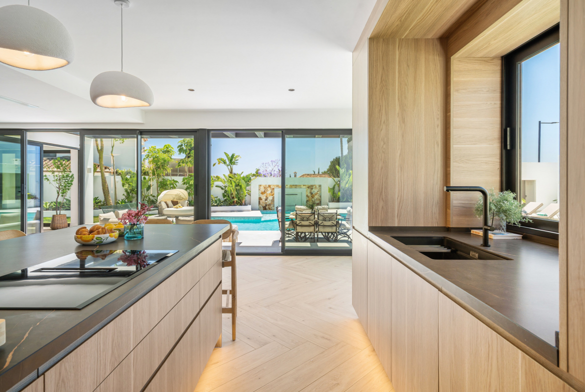 Estepona villa 6 Bedrooms