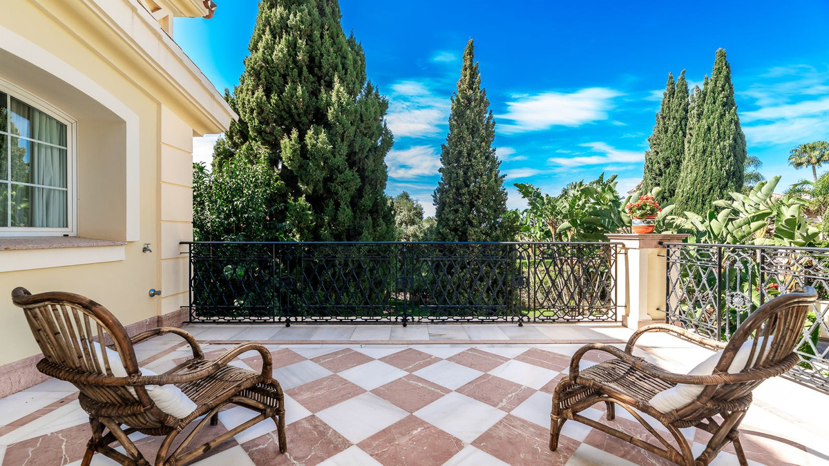 luxo-estate-11 Sierra Blanca Marbella villa 6 Bedrooms