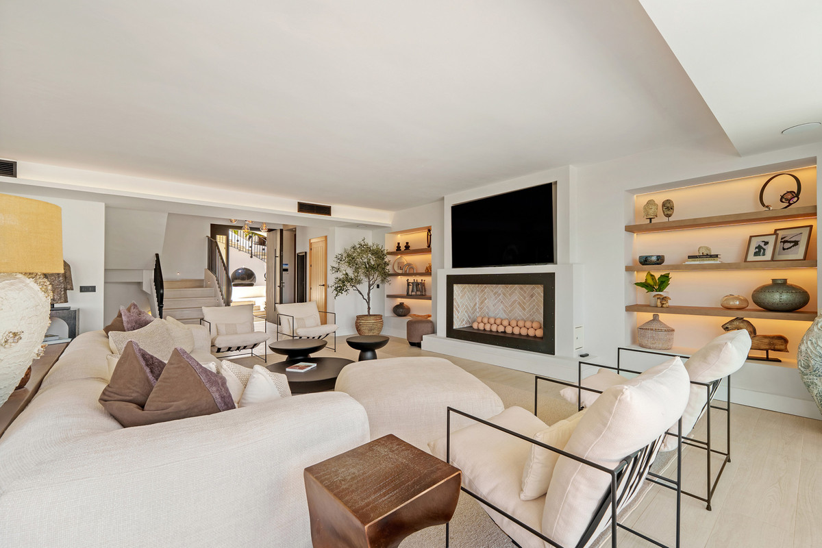 Nueva Andalucia Marbella villa 6 Bedrooms