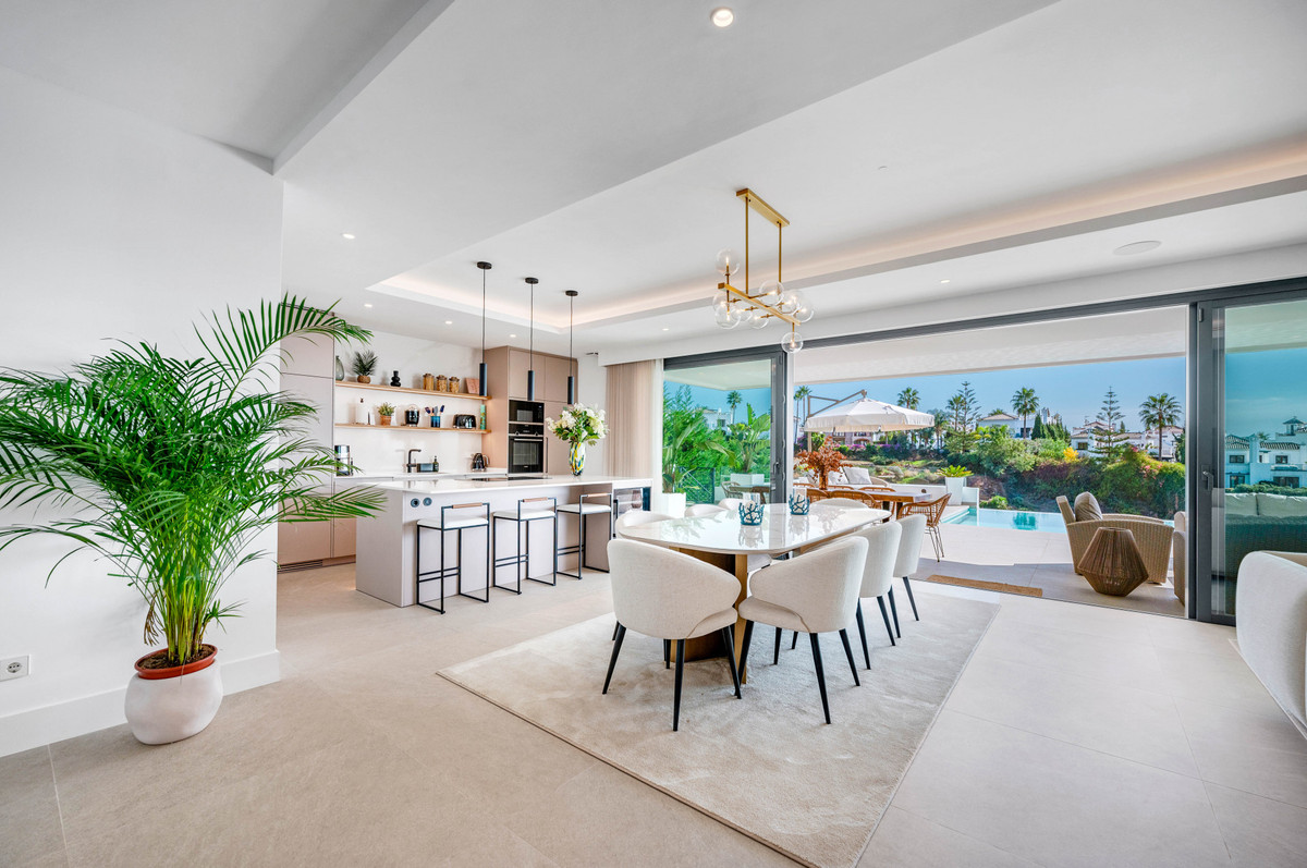 New Golden Mile Estepona villa 6 Bedrooms