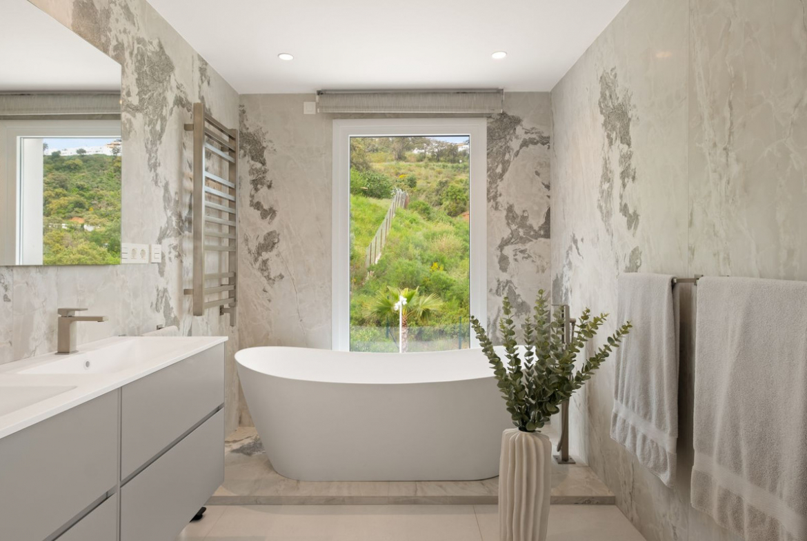 La Mairena Marbella villa 4 Bedrooms