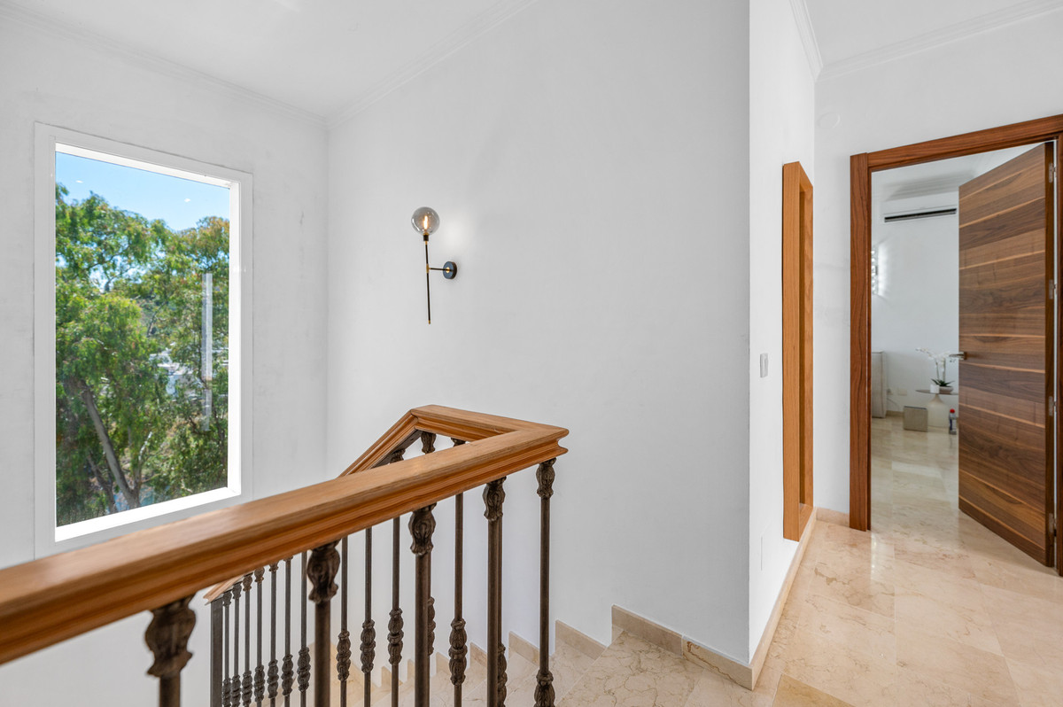 Nueva Andalucia Marbella villa 3 Bedrooms